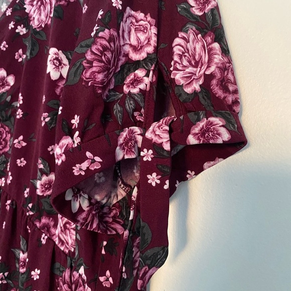 Torrid Floral Blouse Size 2 18/20 Burgundy Pink Short Tie Sleeves Romantic - Picture 4 of 10